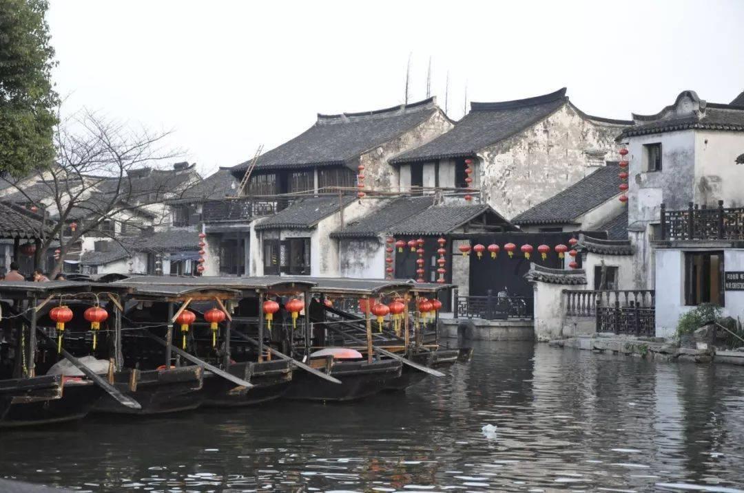 机智问答网页-智慧挑战,快速解答疑问-室内滑雪和室外滑雪区别大吗?
